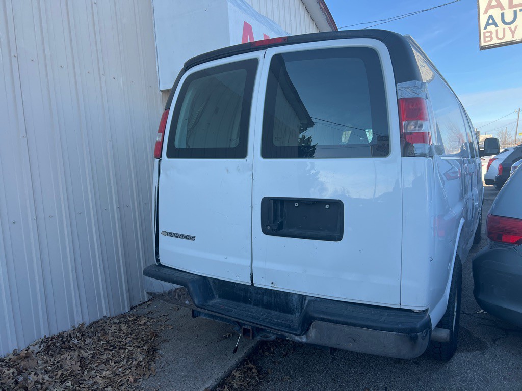 2020 Chevrolet Express Image 4