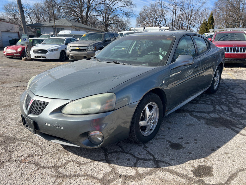 2004 Pontiac Grand Prix Image 2