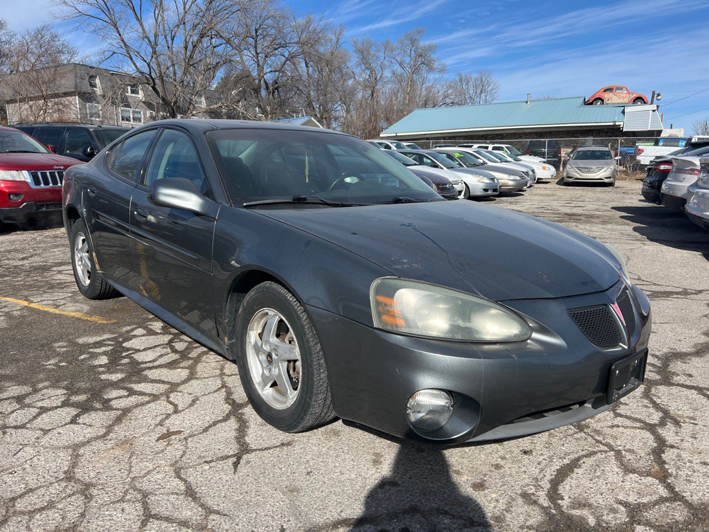 2004 Pontiac Grand Prix Image 3