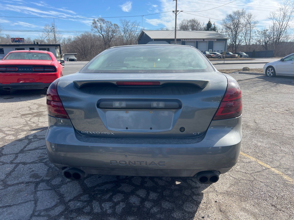 2004 Pontiac Grand Prix Image 4