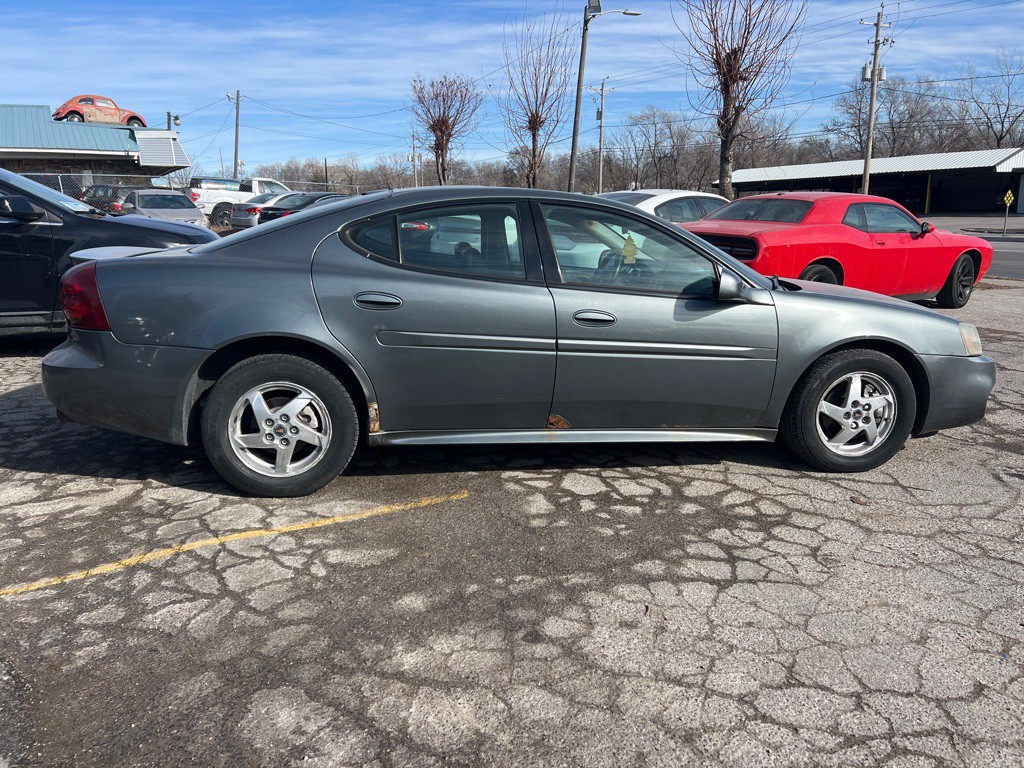 2004 Pontiac Grand Prix Image 8