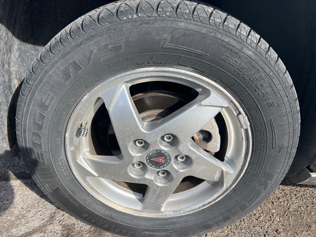 2004 Pontiac Grand Prix Image 9