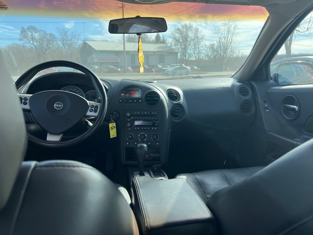 2004 Pontiac Grand Prix Image 11