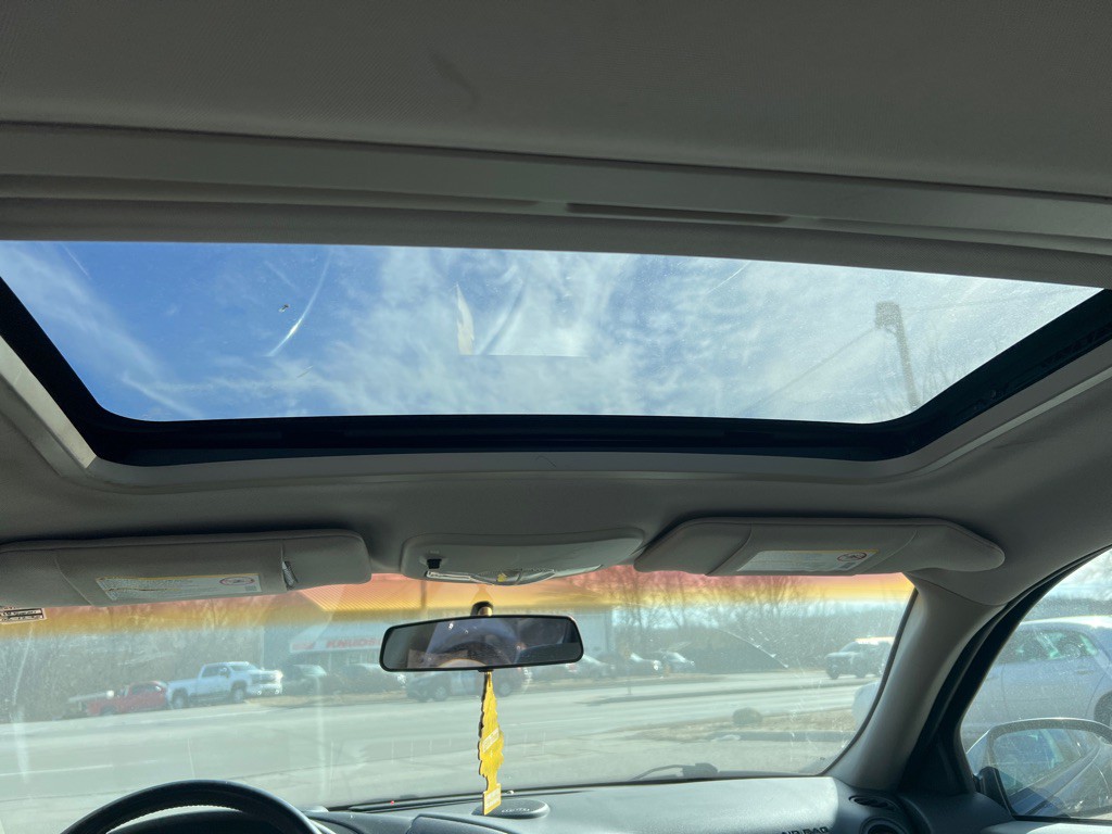 2004 Pontiac Grand Prix Image 12