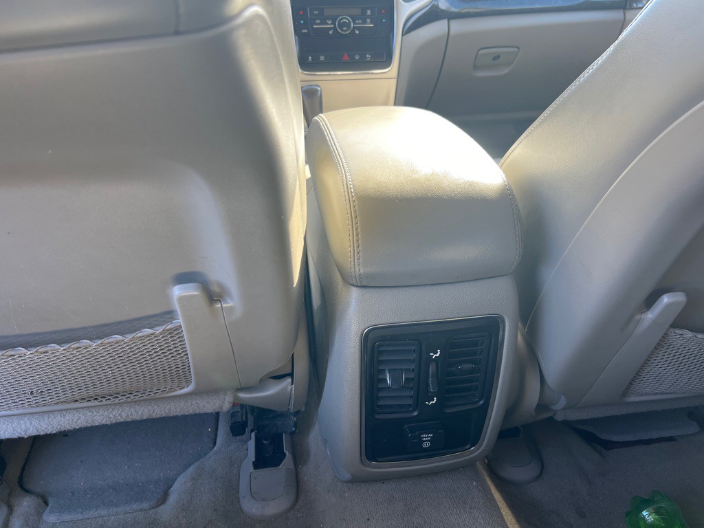 2011 Jeep Grand Cherokee Image 12