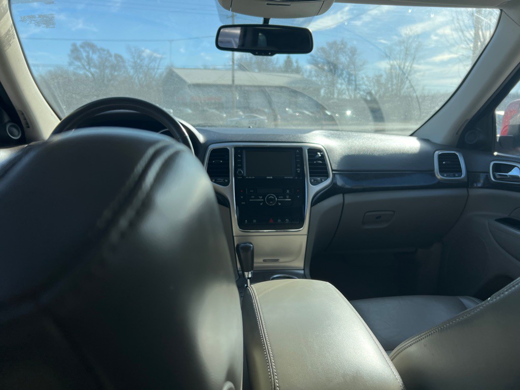 2011 Jeep Grand Cherokee Image 13