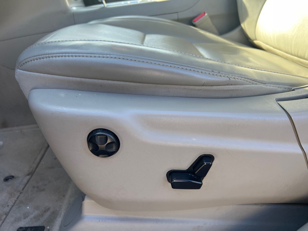 2011 Jeep Grand Cherokee Image 15