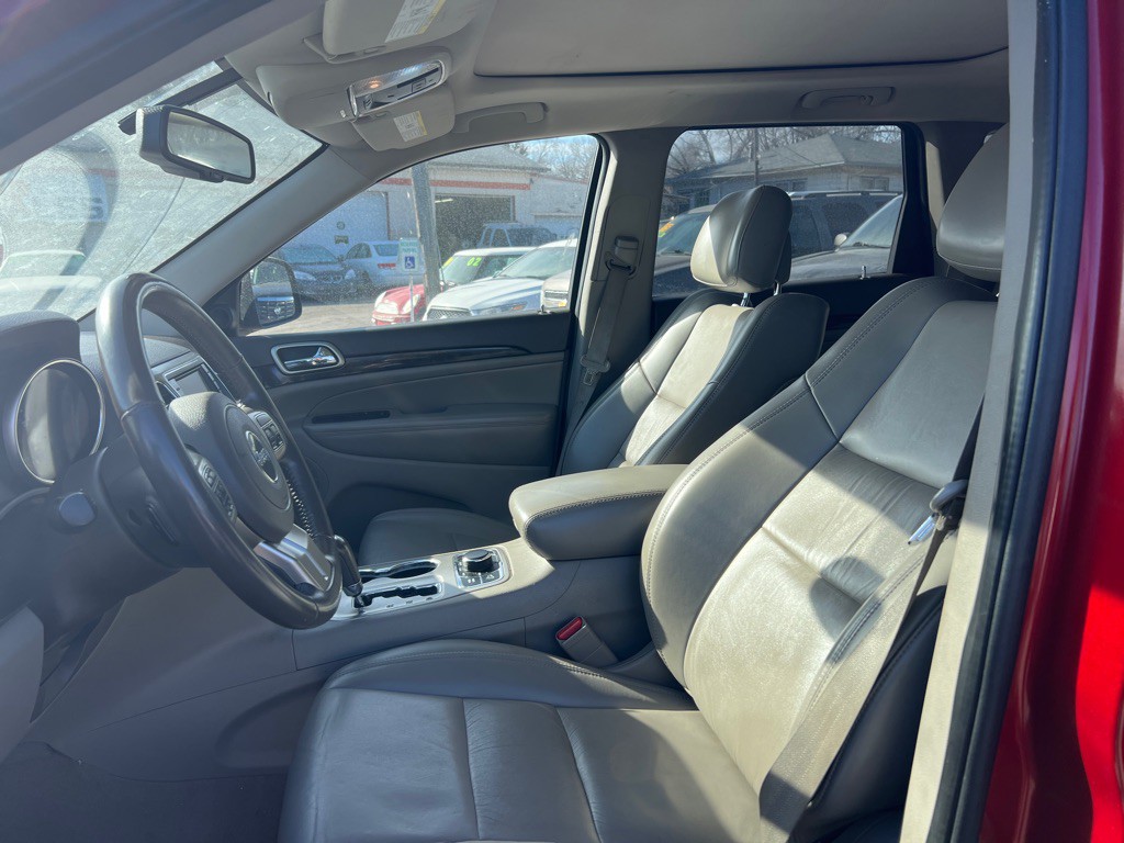 2011 Jeep Grand Cherokee Image 16