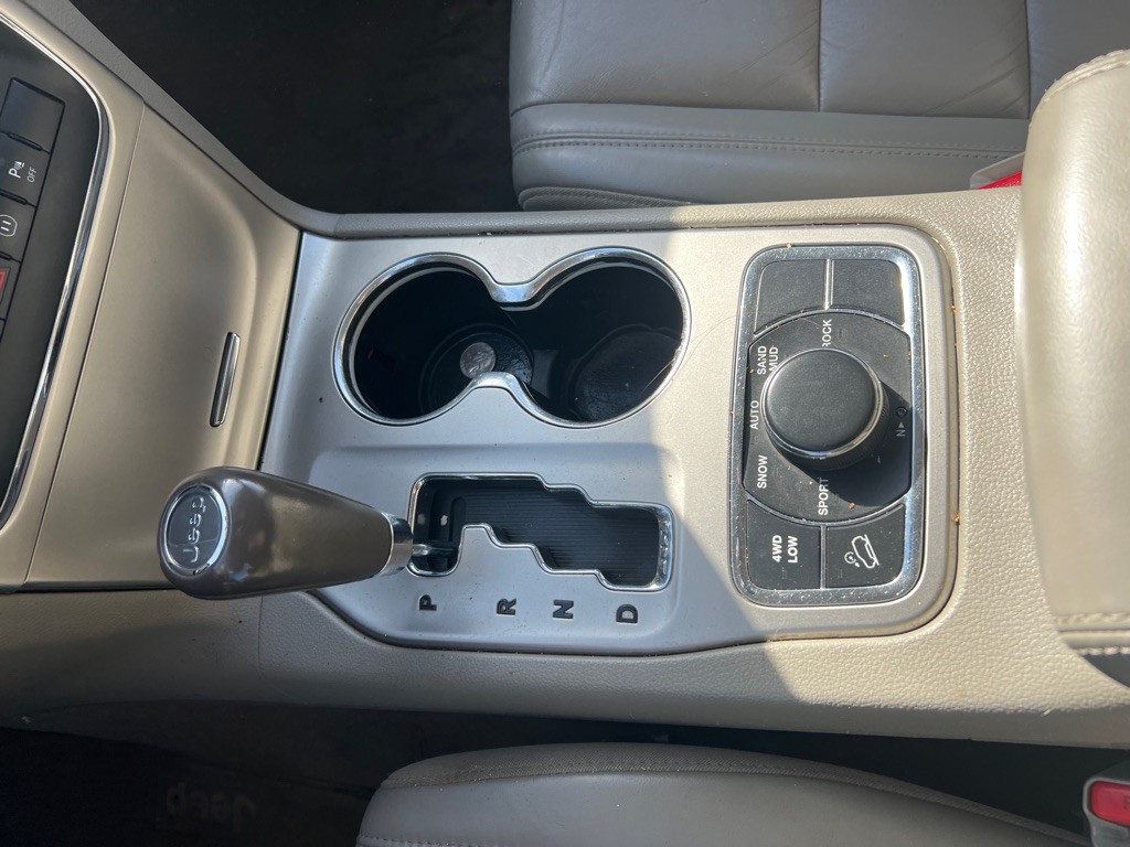 2011 Jeep Grand Cherokee Image 17