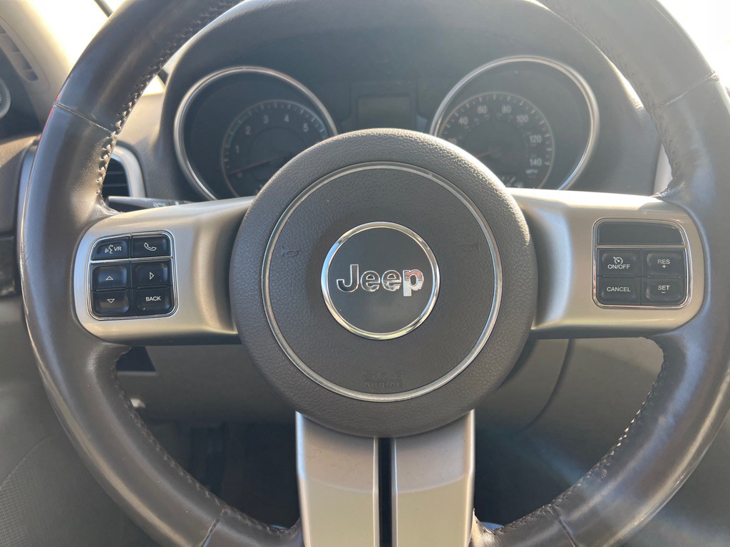 2011 Jeep Grand Cherokee Image 18