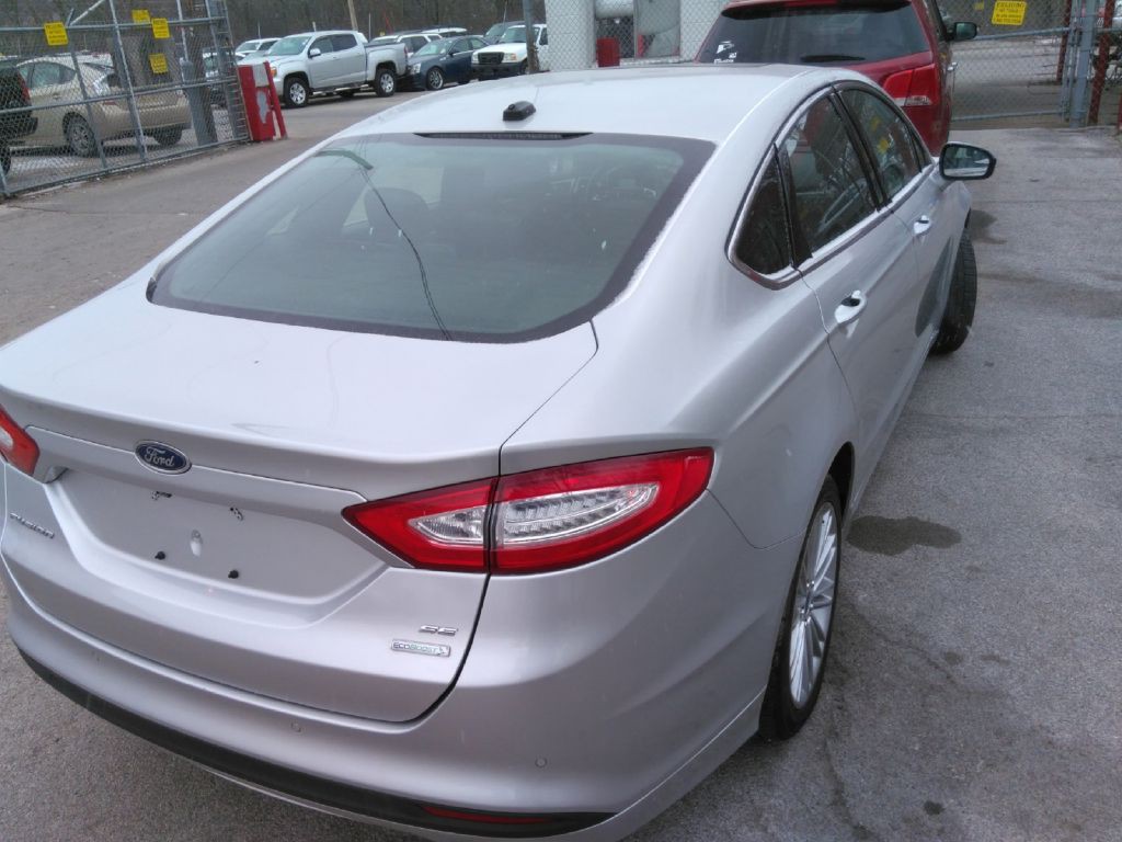 2016 Ford Fusion Image 2