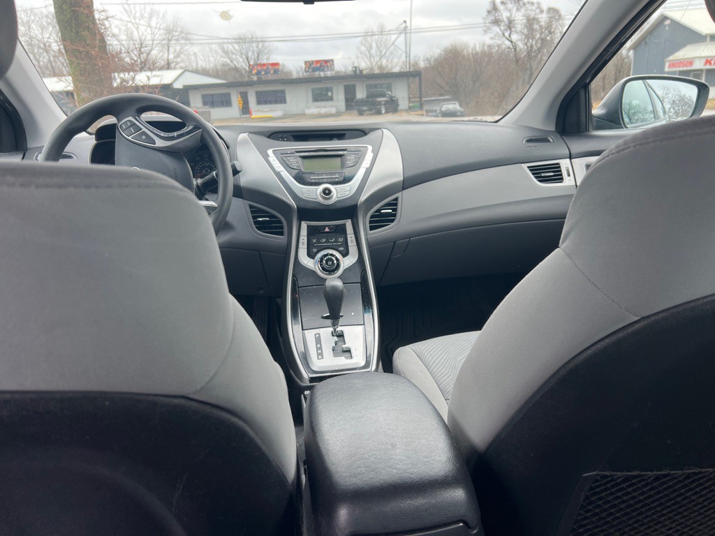 2012 Hyundai Elantra Image 8