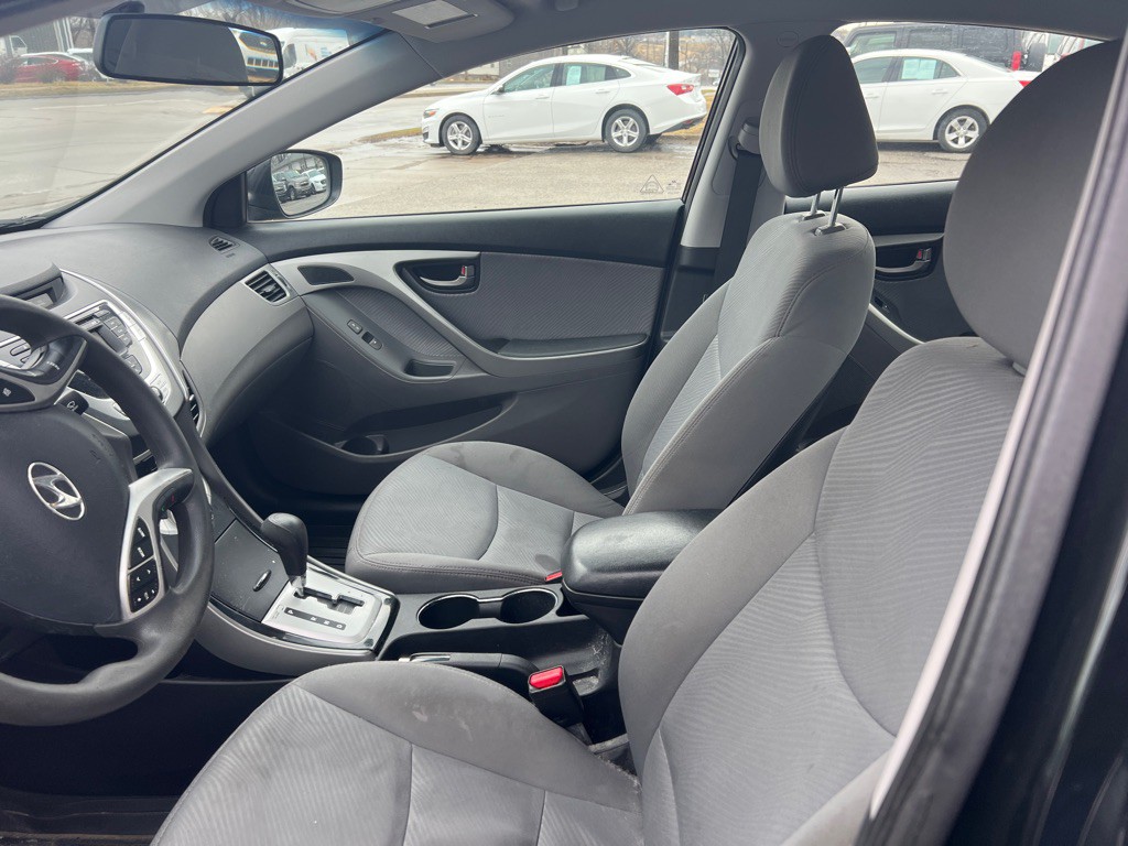 2012 Hyundai Elantra Image 12