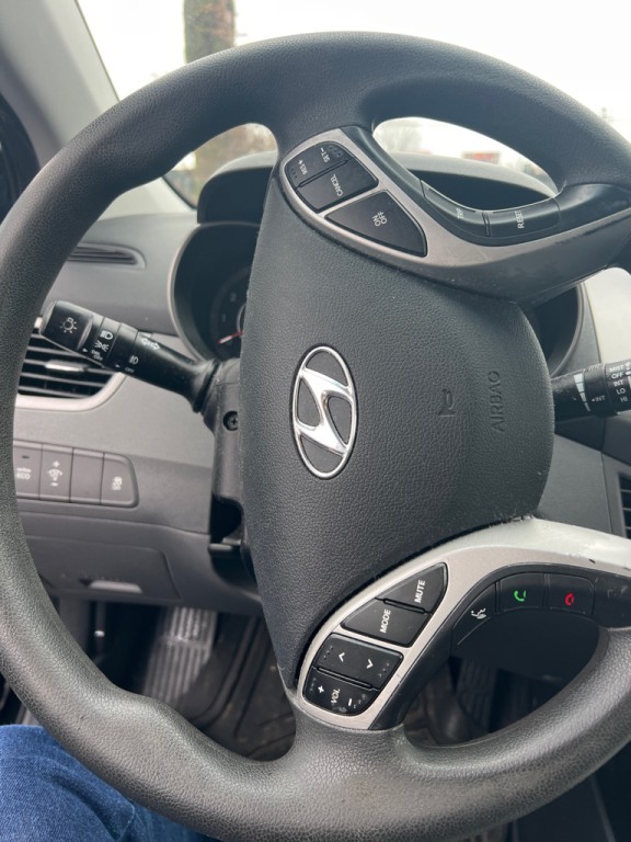 2012 Hyundai Elantra Image 15