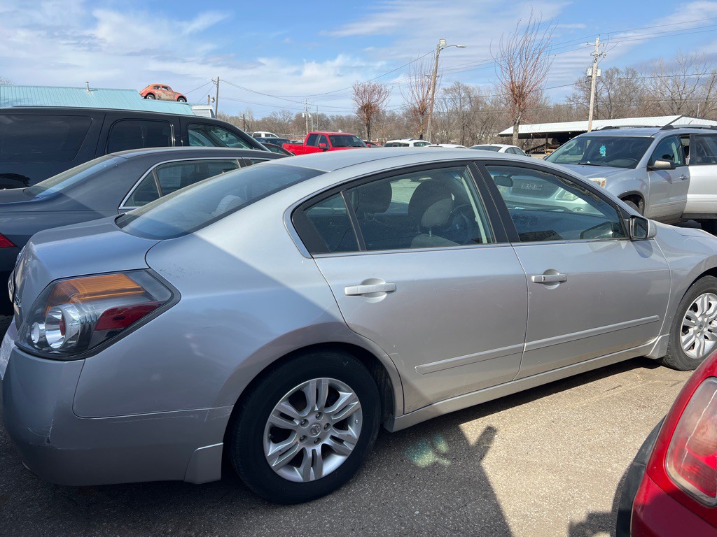2011 Nissan Altima Image 4