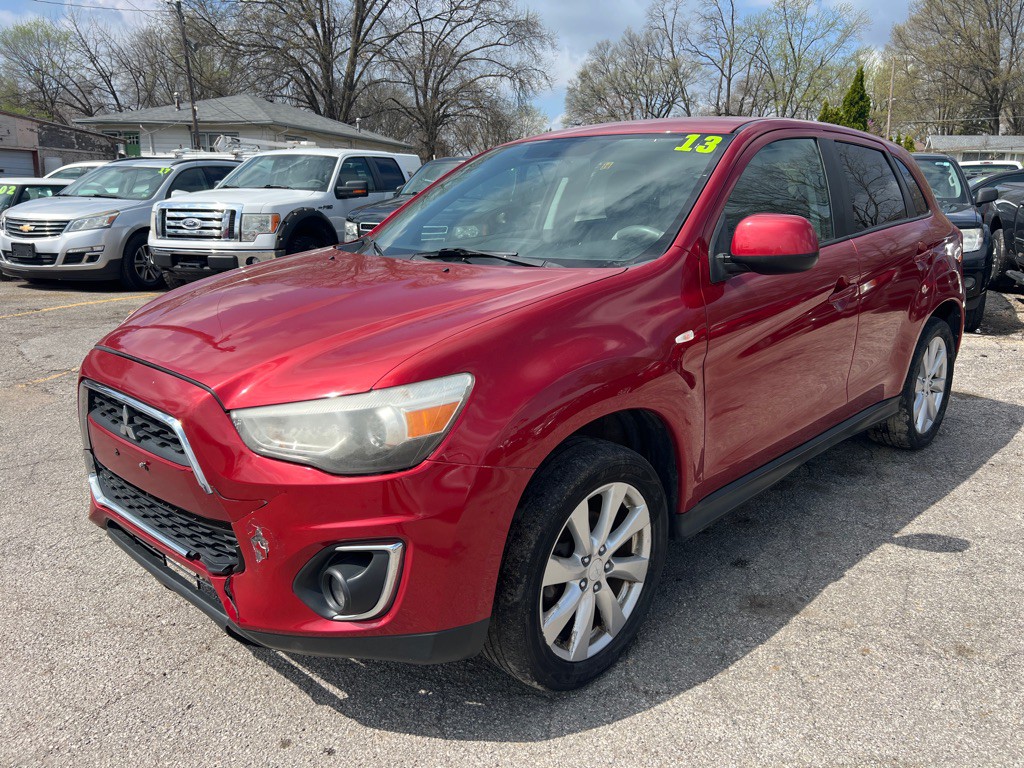 2013 Mitsubishi Outlander Image 2