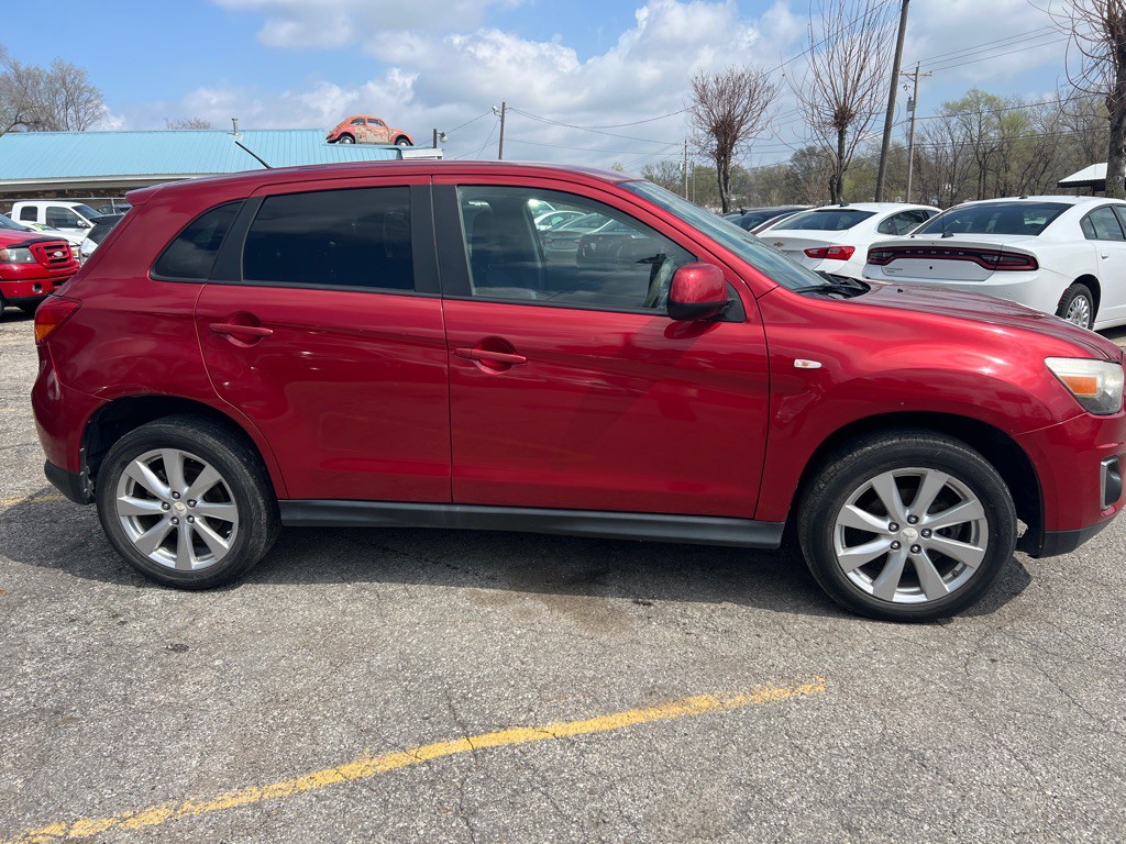 2013 Mitsubishi Outlander Image 4