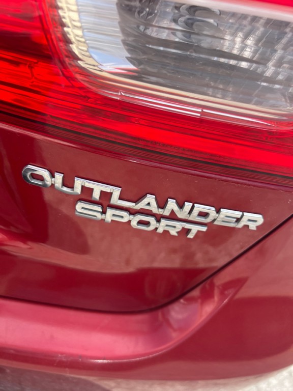 2013 Mitsubishi Outlander Image 9