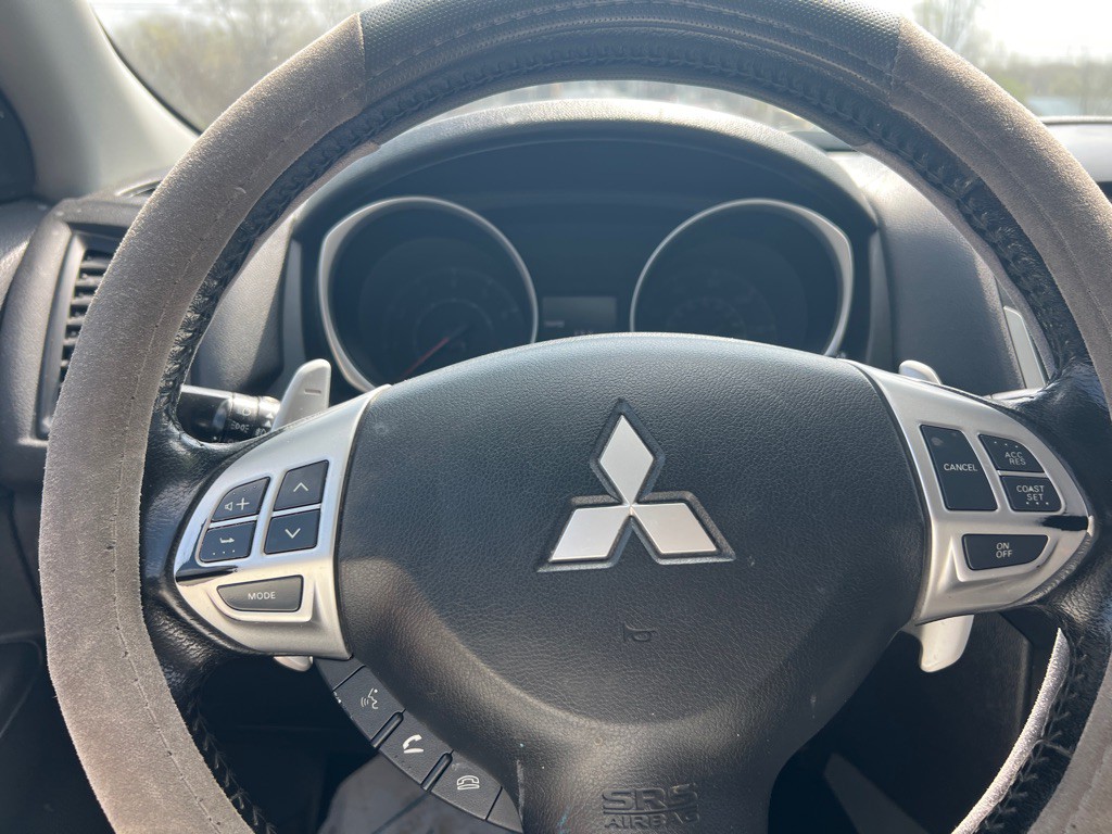 2013 Mitsubishi Outlander Image 20