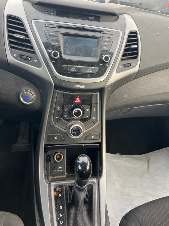 2016 Hyundai Elantra Image 16