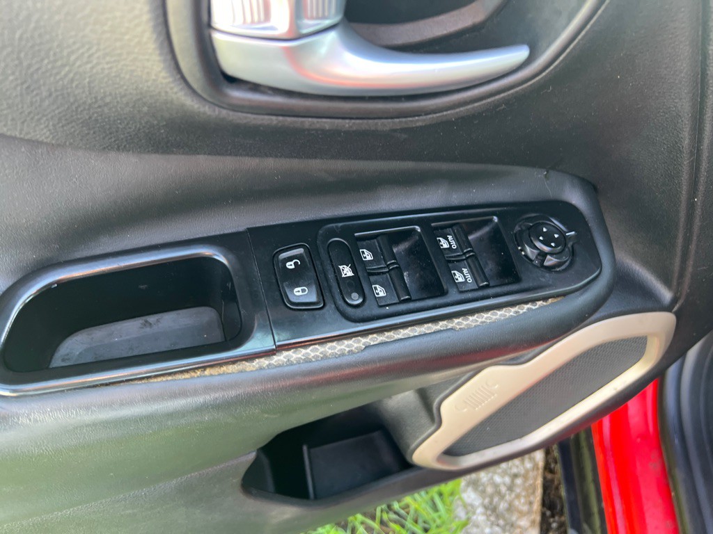 2015 Jeep Renegade Image 12