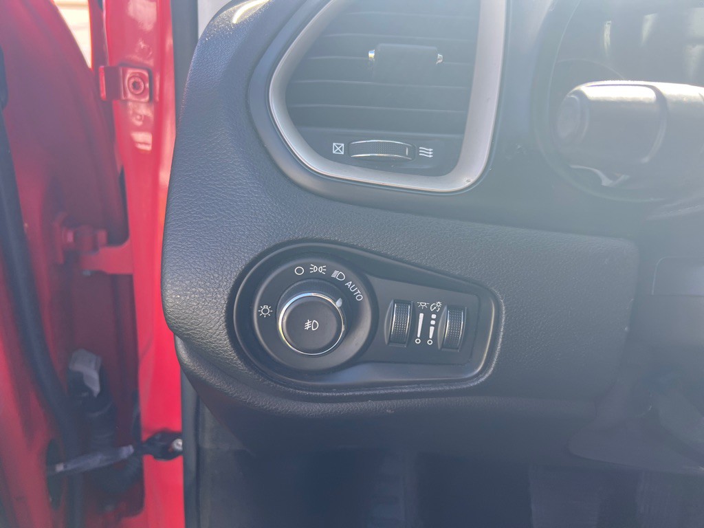 2015 Jeep Renegade Image 15