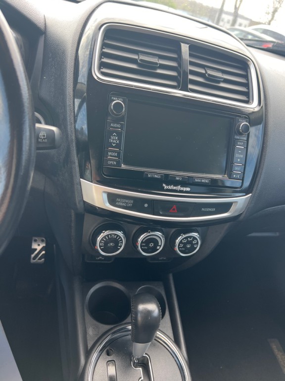 2015 Mitsubishi Outlander Image 19
