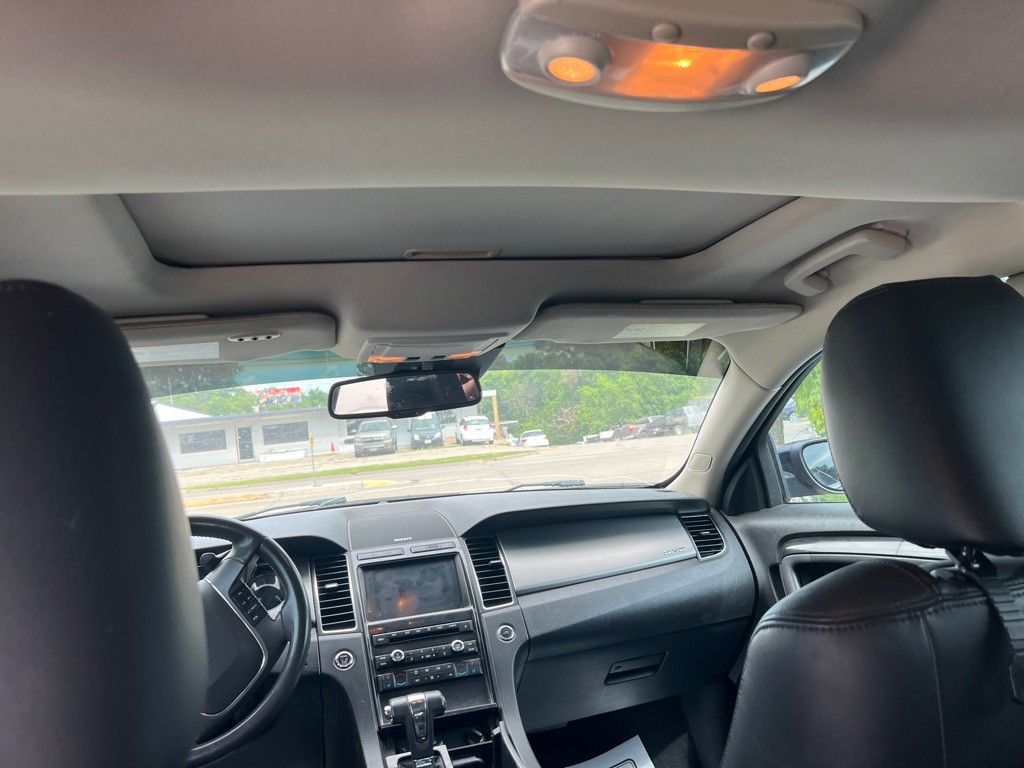 2011 Ford Taurus Image 9