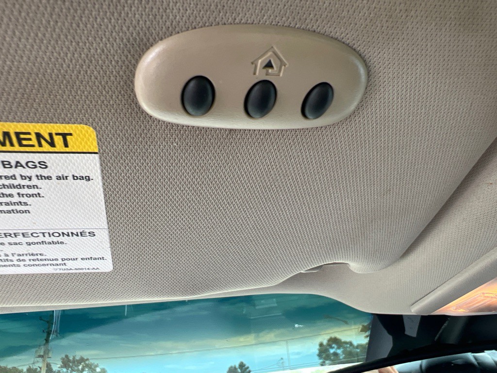 2011 Ford Taurus Image 23