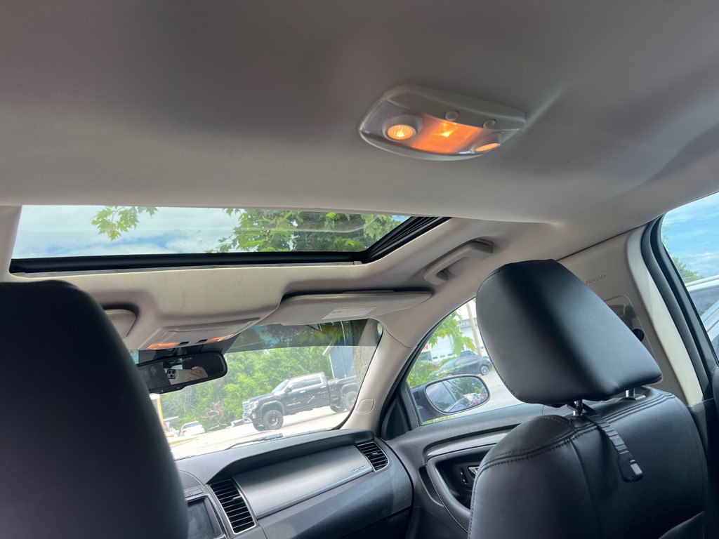 2011 Ford Taurus Image 25