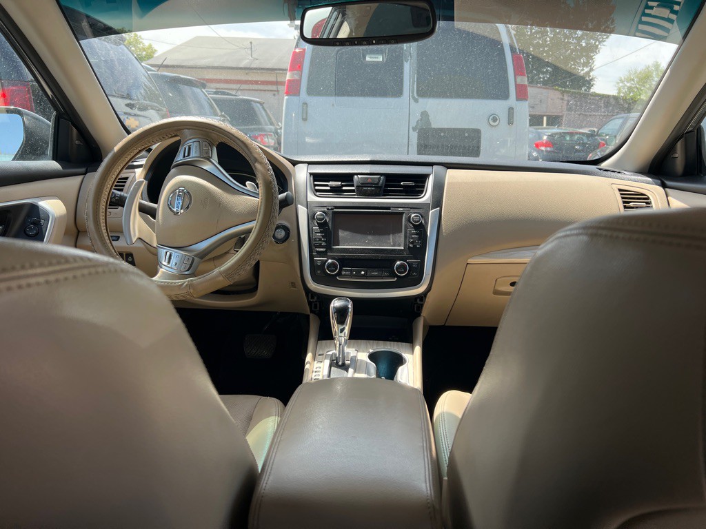 2017 Nissan Altima Image 8