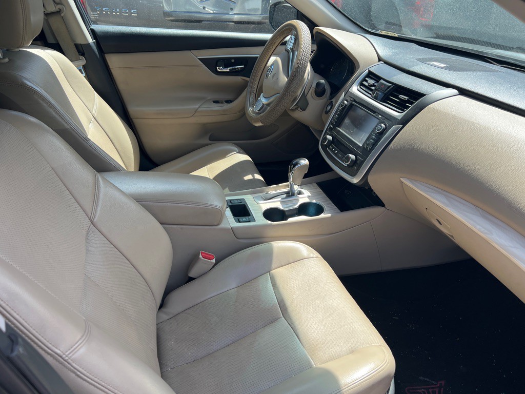 2017 Nissan Altima Image 10