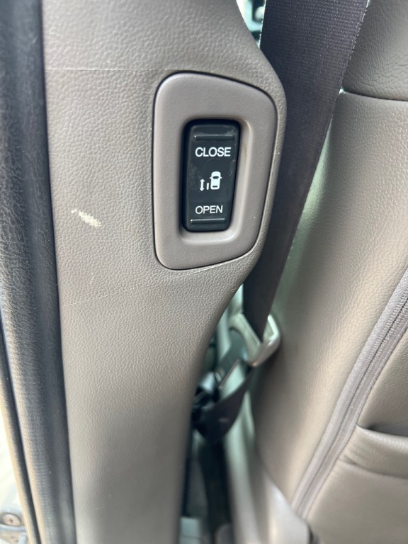 2012 Honda Odyssey Image 6