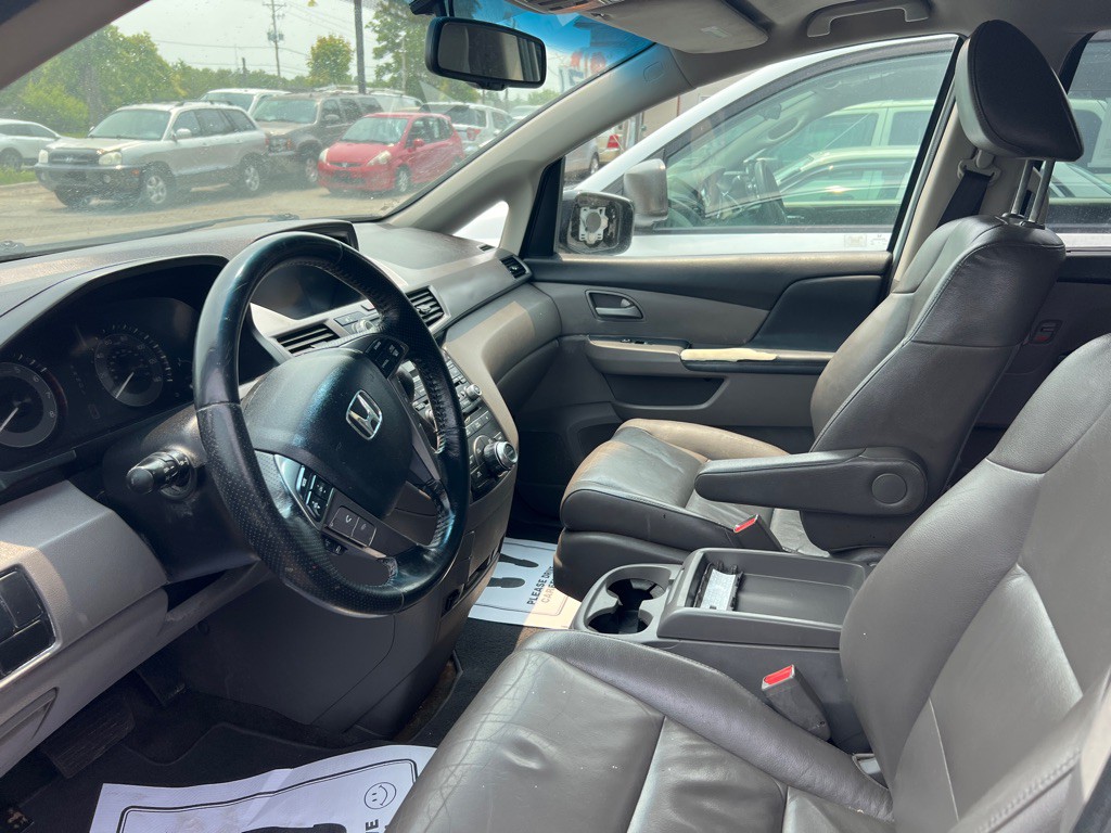 2012 Honda Odyssey Image 8