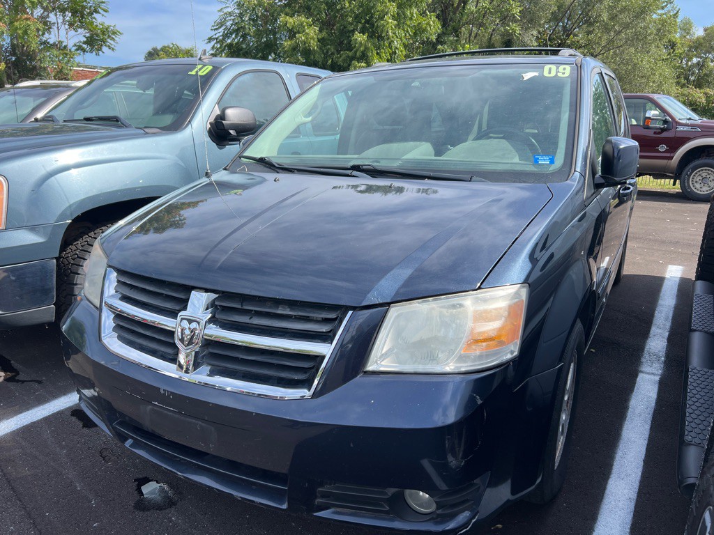 2009 Chrysler Town & Country Image 3
