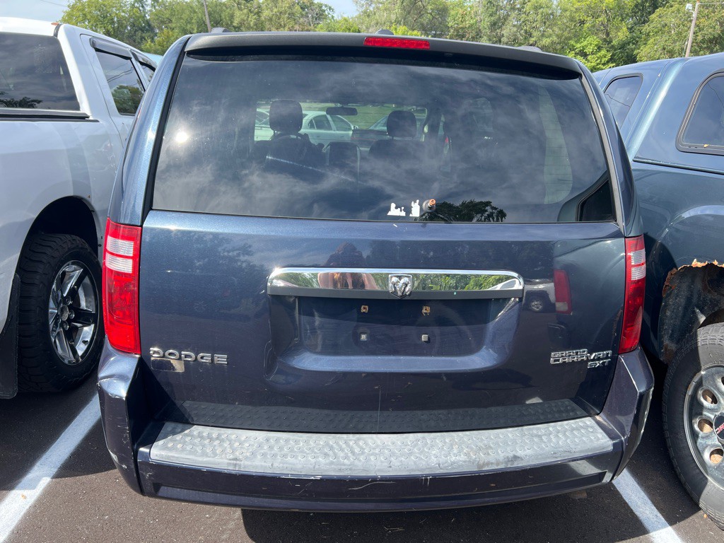 2009 Chrysler Town & Country Image 4