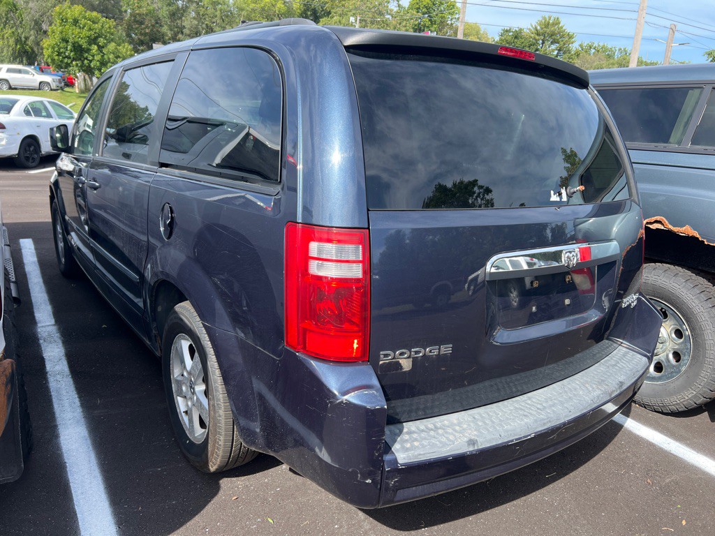 2009 Chrysler Town & Country Image 5