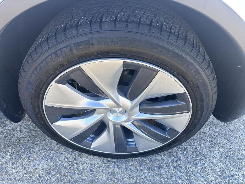2020 Tesla Model Y Image 10