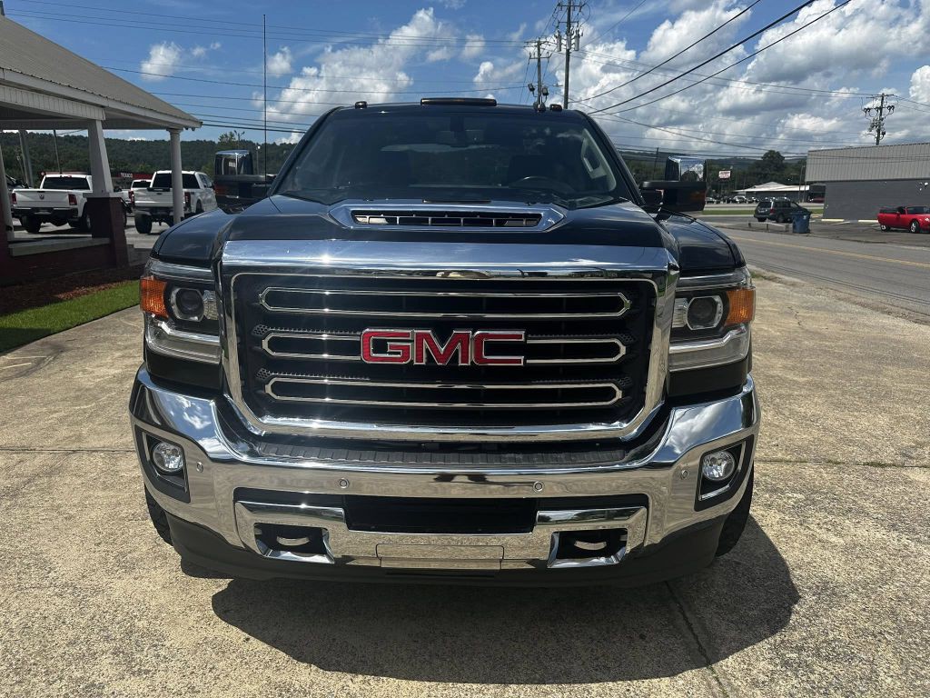 2019 GMC Sierra Image 2