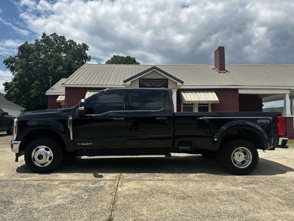 2023 Ford F-350 Image 1