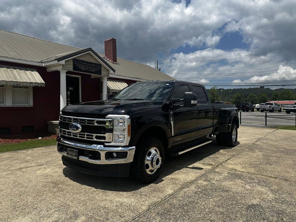 2023 Ford F-350 Image 2
