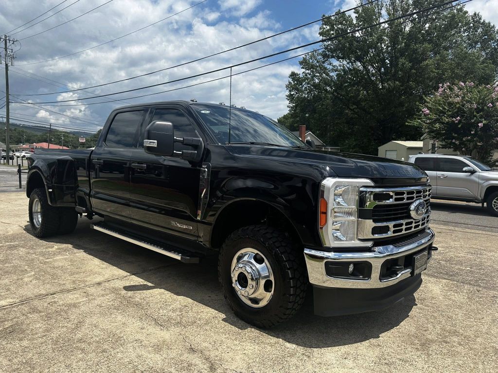 2023 Ford F-350 Image 4