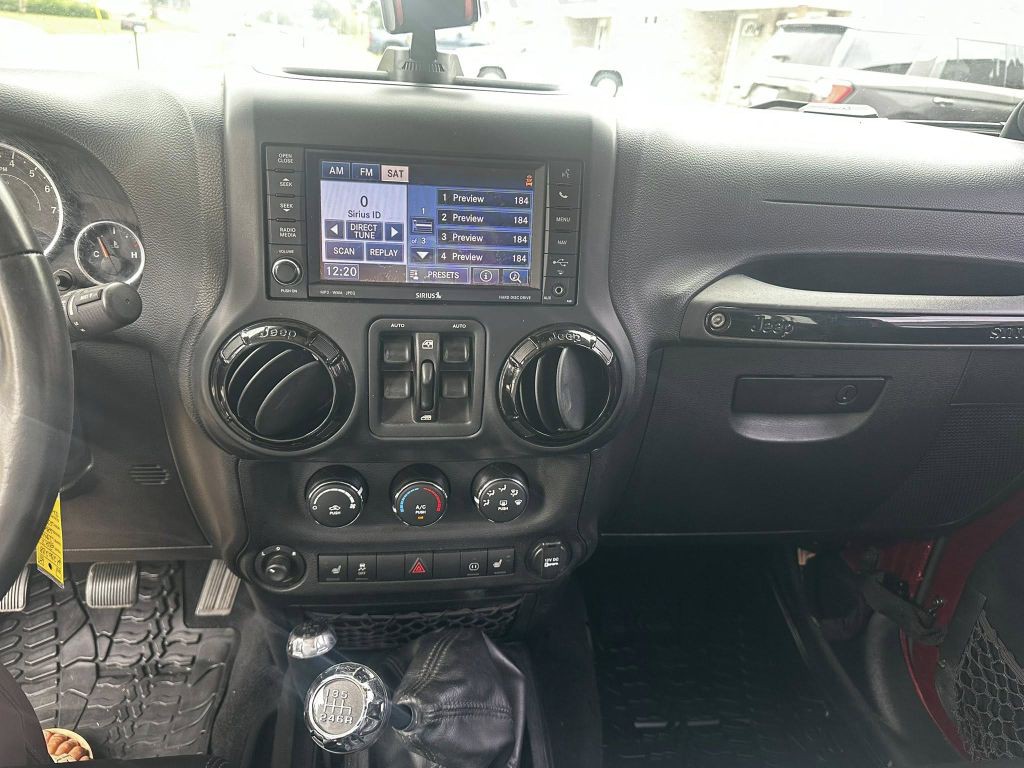 2012 Jeep Wrangler Unlimited Image 9