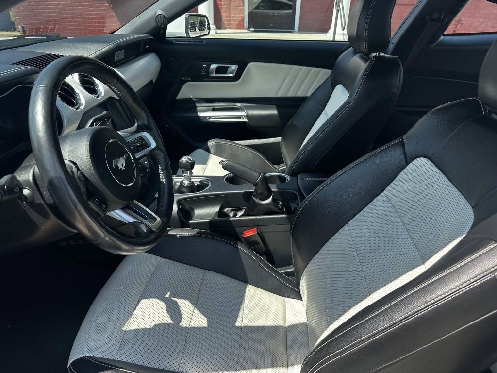 2022 Ford Mustang Image 6