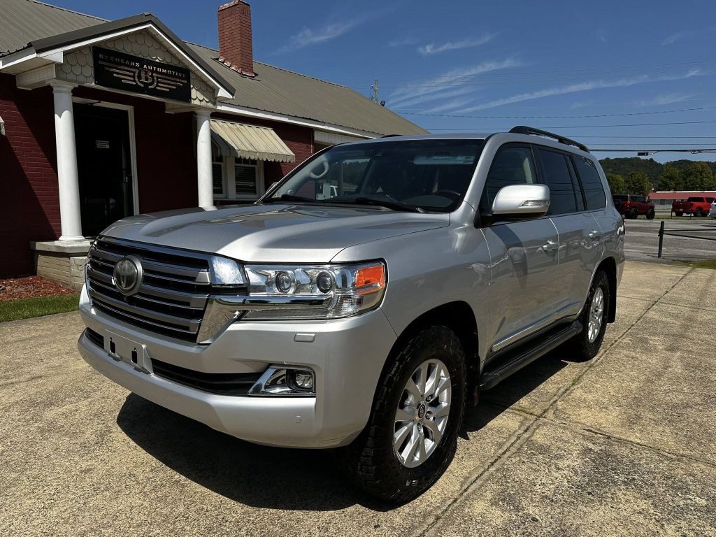 2017 Toyota Land Cruiser Image 2