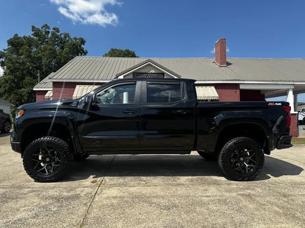 2023 Chevrolet Silverado 1500 Image 1