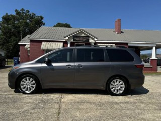 Image for 2017 Toyota Sienna XLE ID: 6854309