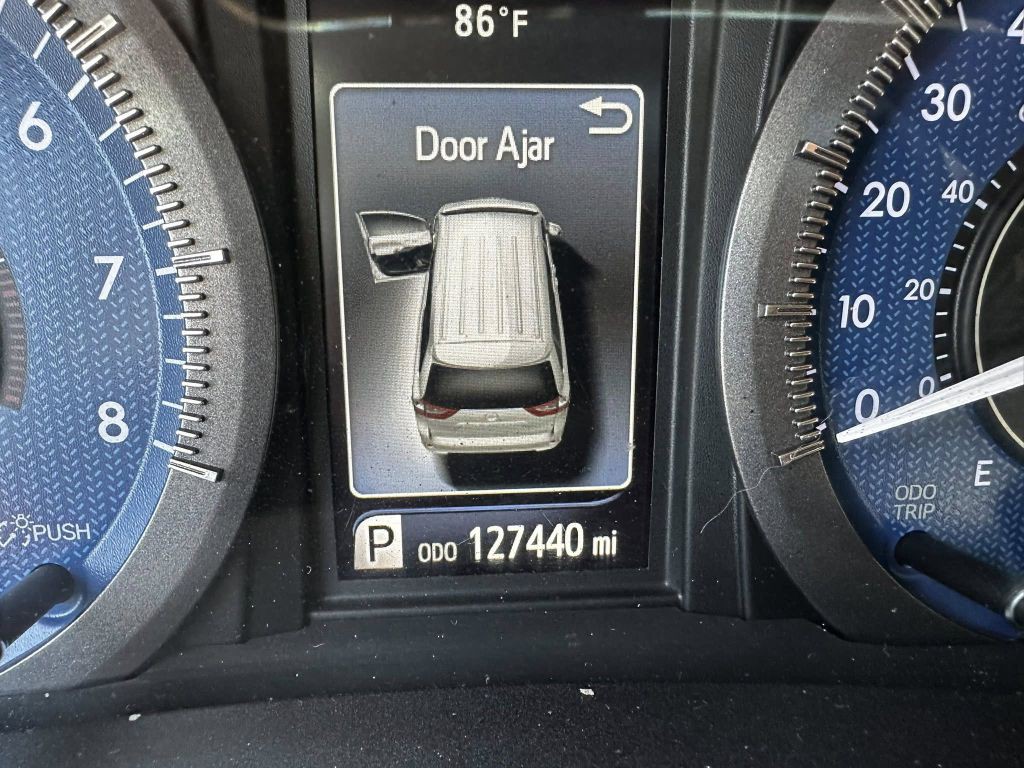 2017 Toyota Sienna Image 12