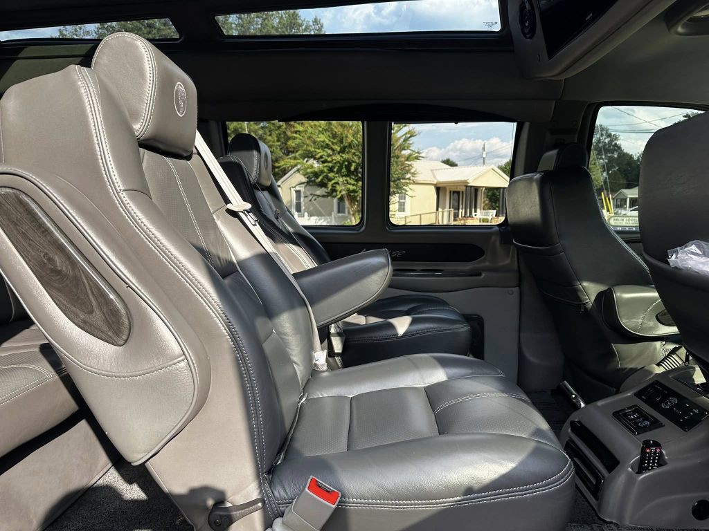 2019 Chevrolet Express Image 7