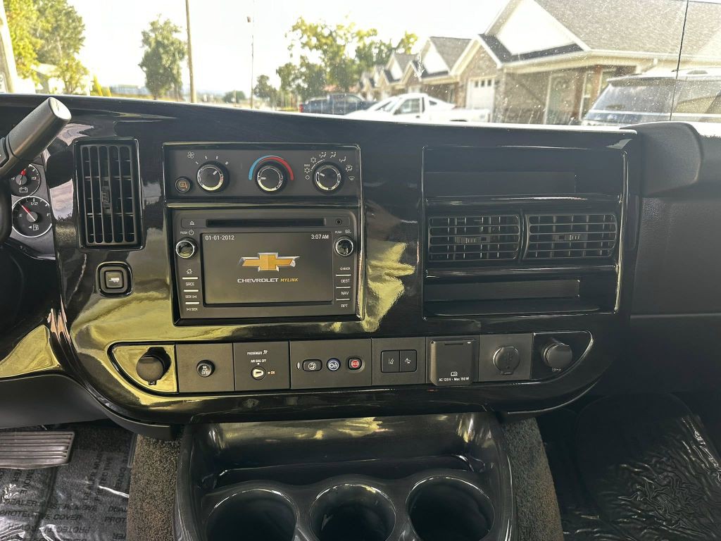 2019 Chevrolet Express Image 9